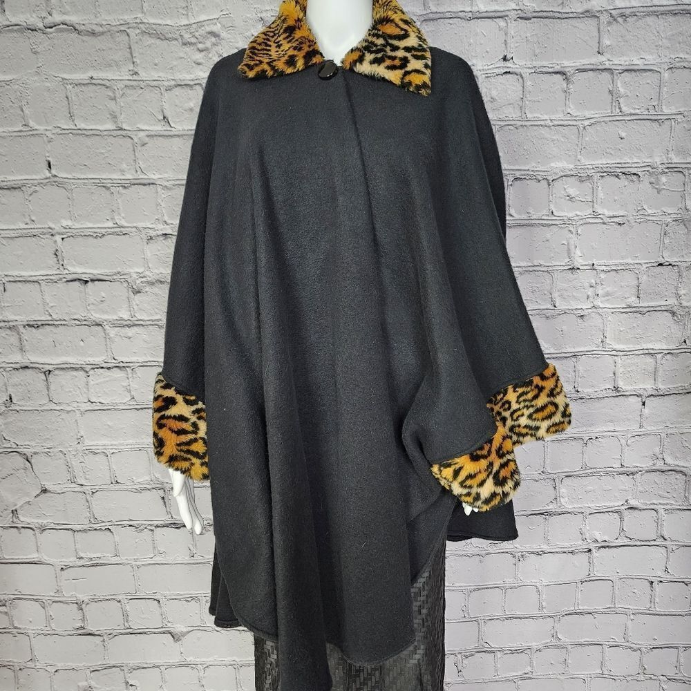 Vintage Honey Leopard Faux Fur Trim Black Cape - Picture 1 of 6